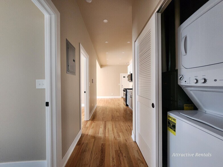 Building Photo - 6341 S Elizabeth St