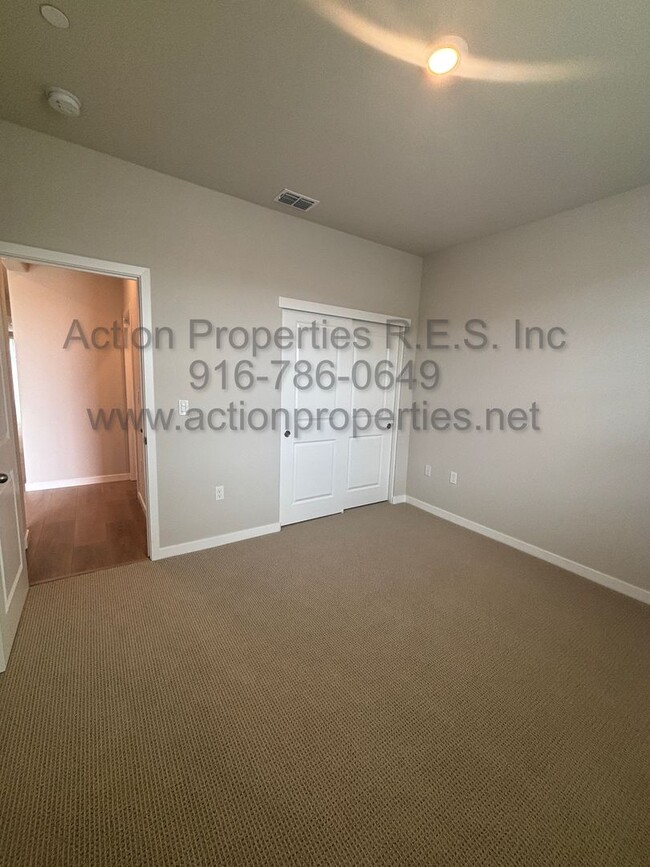 Building Photo - Action Properties Offering Roseville Solar: Inspiration Village Community Gated: 3 Bedroom 3 Bath...