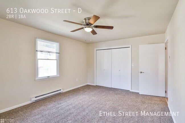 Building Photo - 613 Oakwood St
