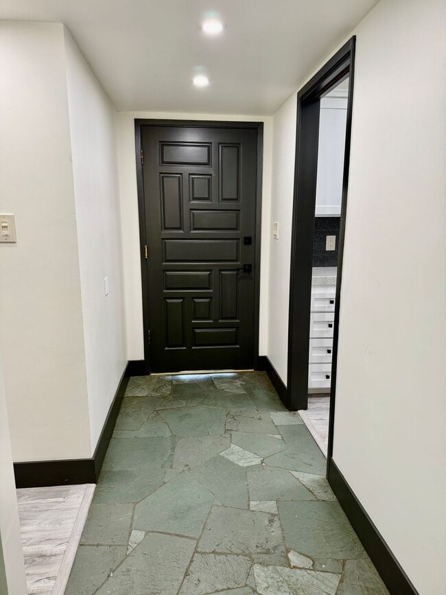Building Photo - Beautiful remodeled home