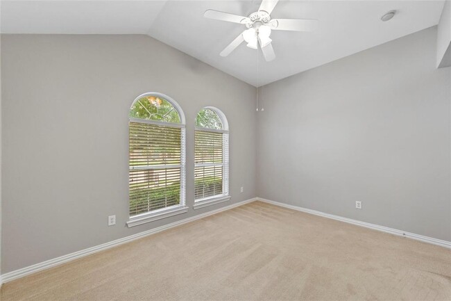 Building Photo - 922 Fulbourne Dr