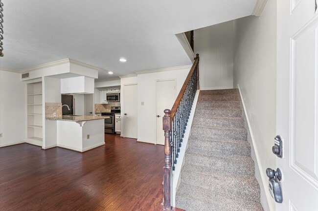 Building Photo - 2800 Jeanetta St