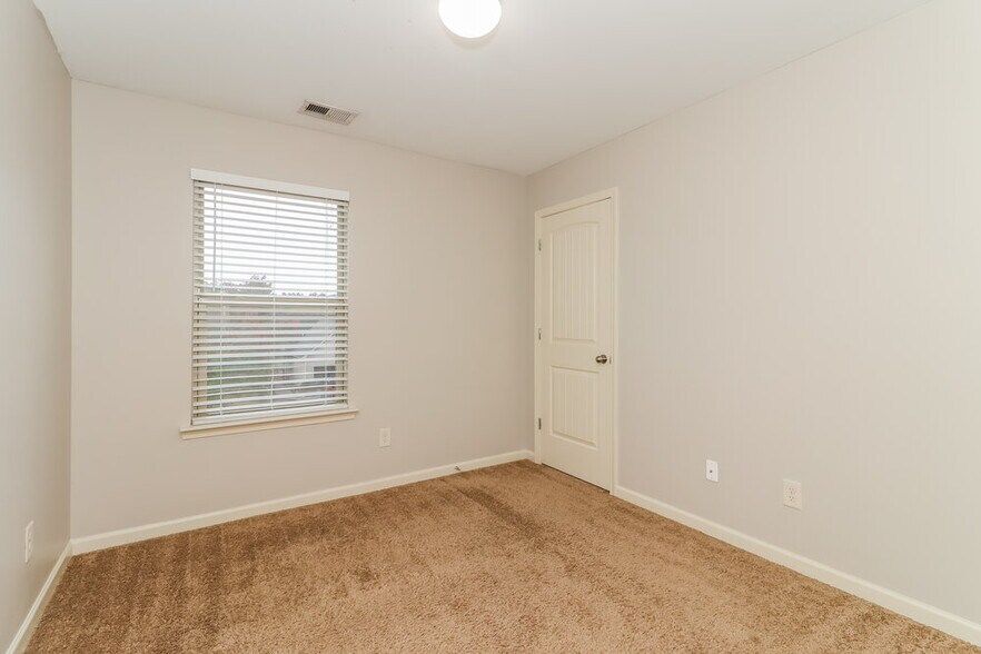 Building Photo - 38 Hamil Ct NW