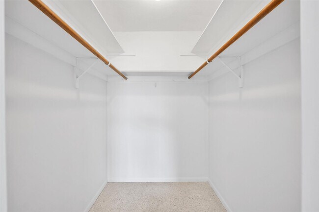 Building Photo - 2624 NE 32nd St