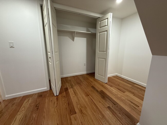 Building Photo - 23 E 44th St