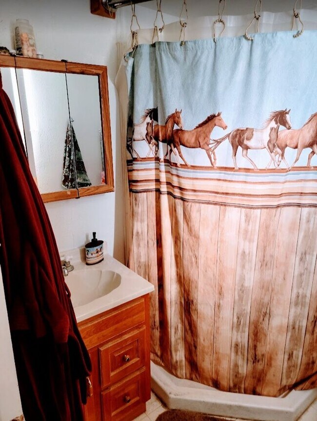 Building Photo - 646 S Coleman St