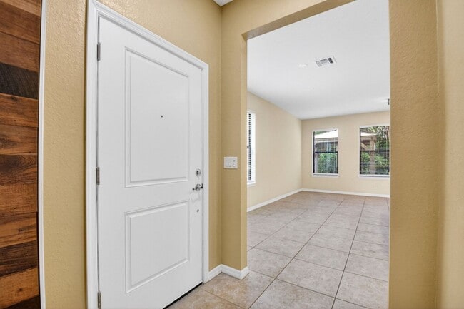 Building Photo - 2833 Troubadour St