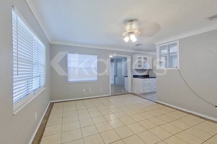 Building Photo - 5140 17th Ave N