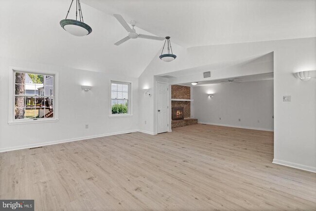 Building Photo - 8084 Winding Way Ct