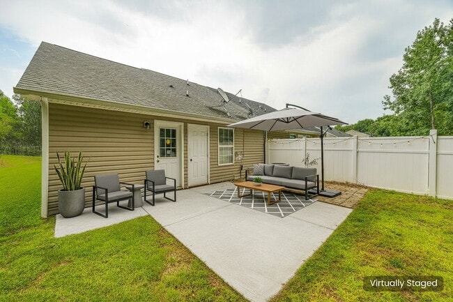 Building Photo - "Charming 2-Bed, 2-Bath Retreat in Fort Mill - 1,100 Sq Ft of Comfort!"