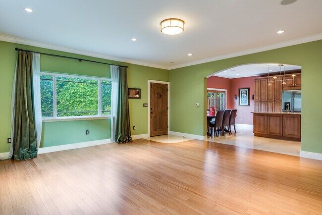 Building Photo - 2006 Manhattan Beach Blvd