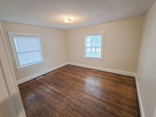 Building Photo - 1209 S Greene St