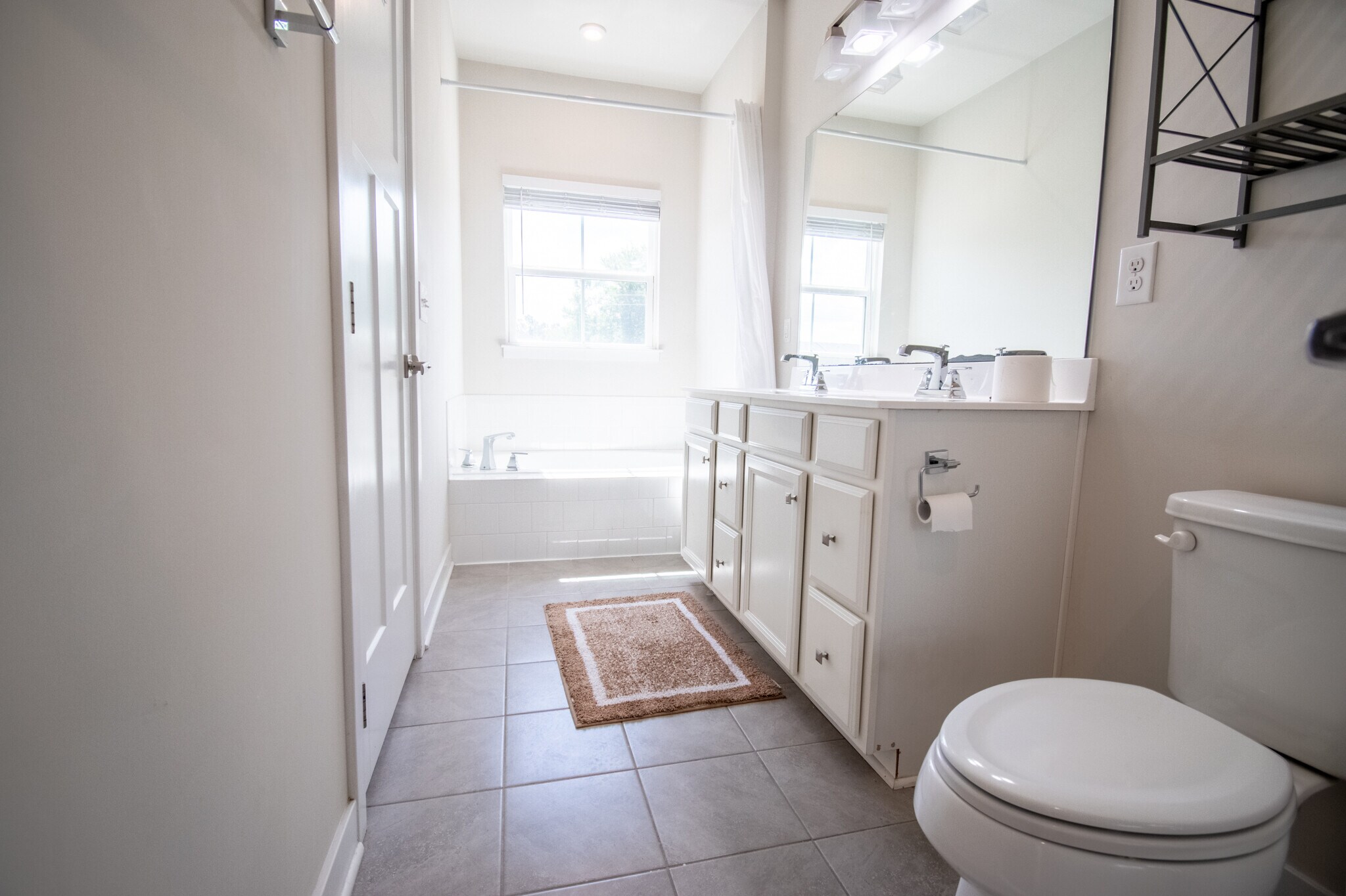 master bath - 914 Avast Way