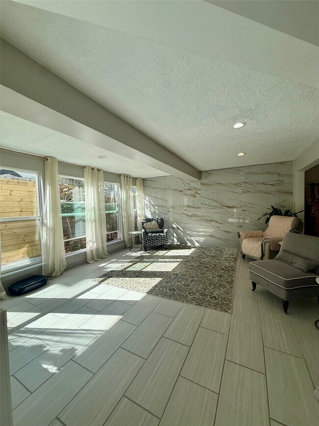 Building Photo - 3222 Freshmeadows Dr