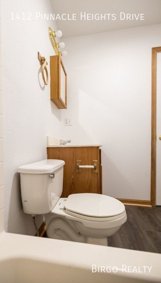 Building Photo - Move in Special! First Month's Rent is Fre...