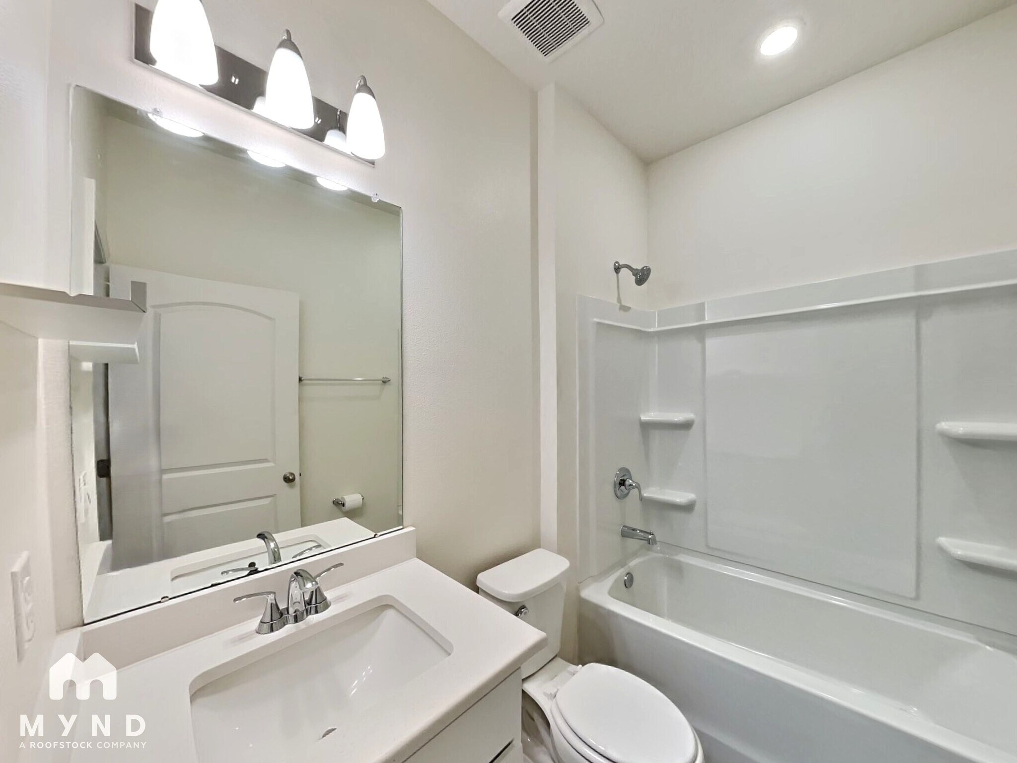 Building Photo - 37450 MacKenzie Dr