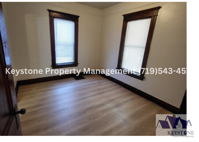 Building Photo - Freshly Painted Home - 2 Bedrooms/1 Bath/ ...