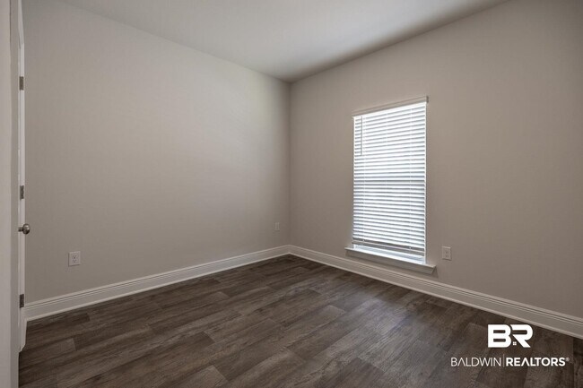 Building Photo - 32444 Revere Dr