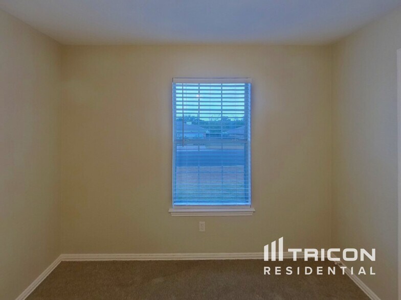 Building Photo - 604 Cumberland Dr