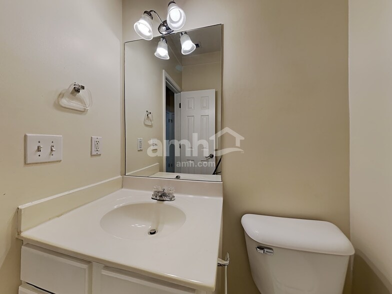Building Photo - 4180 Glenaire Way NW