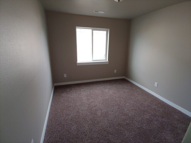 Building Photo - Beautiful North Hayden Neighborhood, Landscaping included!