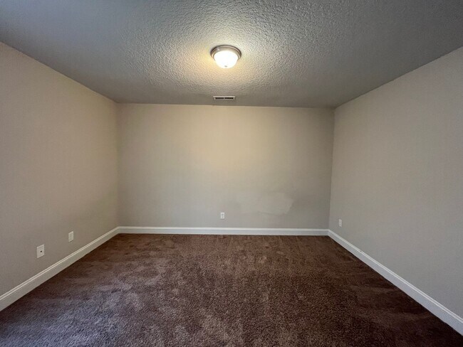 Building Photo - Welcome to Stateside!