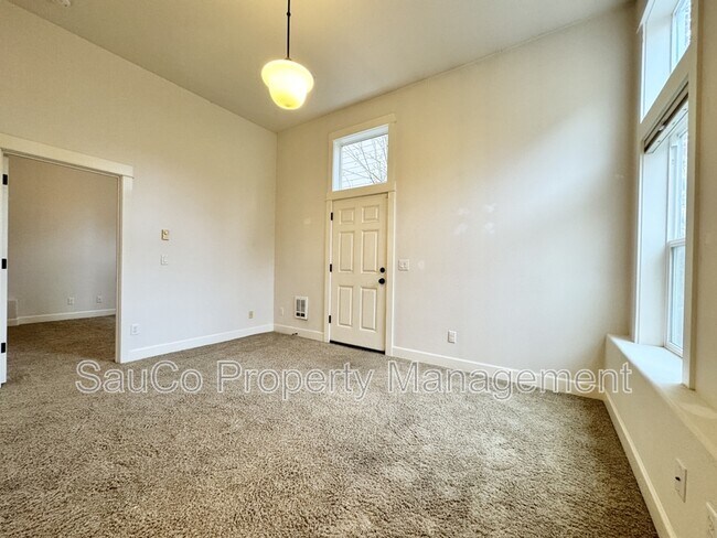 Building Photo - 3340 SW 12th Ave