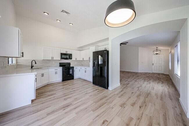 Building Photo - Beautifully renovated 3 bedroom 2 bathroom...