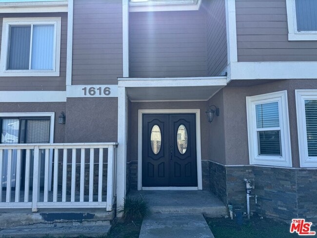 Primary Photo - 1616 W 206th St