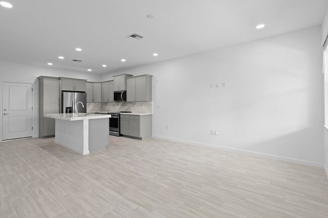 Building Photo - 4616 Longwood Lk Sq