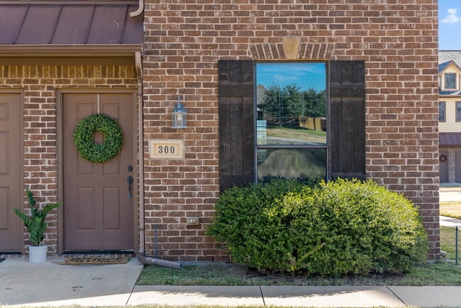 Building Photo - "Modern 2 Bed, 1.5 Bath Condo in Sanger, TX with 982 sq ft of Comfortable Living Space!"