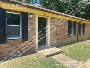 Building Photo - 2625 Stewart Dr