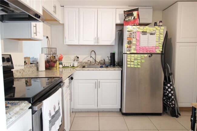 Building Photo - 1591 NE Miami Gardens Dr