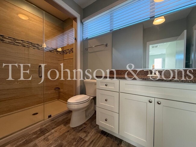 Building Photo - Modern Three Level Townhome in the Heart o...