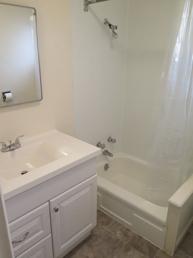 Building Photo - Ash Duplex