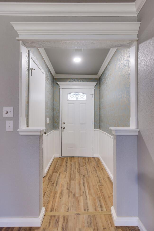 Building Photo - 809 Teal Pl