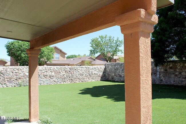 Building Photo - 815 Saguaro Park Ct