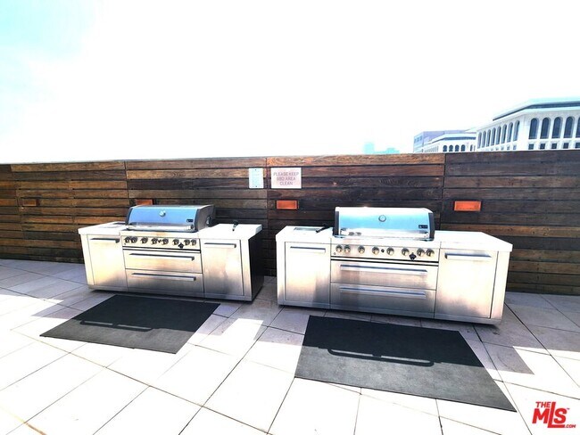 Building Photo - 3785 Wilshire Blvd