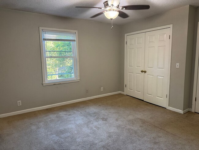 Building Photo - Great 1BR Unit