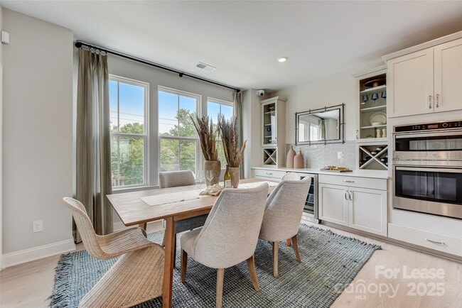 Building Photo - 411 Jetton St