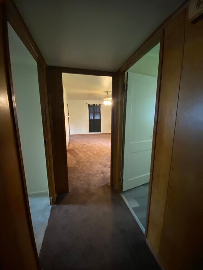 Building Photo - 3 Bedroom Ranch in Eastmoor