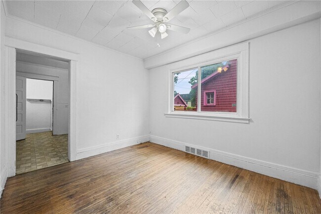 Building Photo - 98 Ackerman St