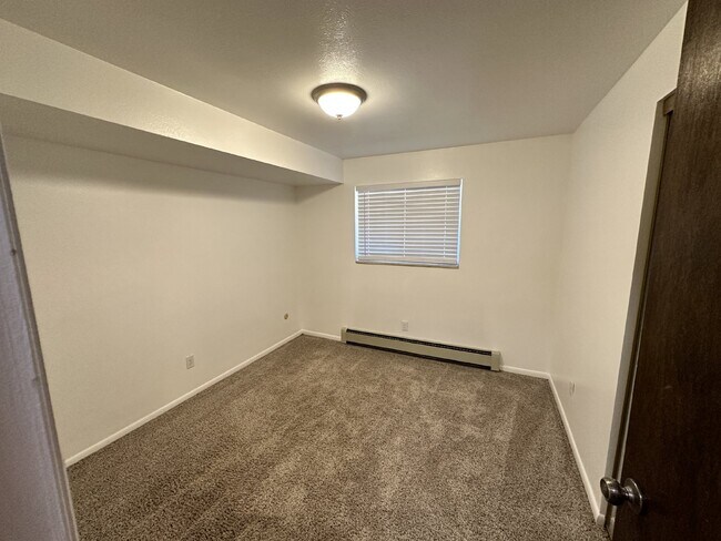 Building Photo - "Charming 3-Bedroom Condo with Hardwood Floors & 2 Full Baths in Golden, CO!"