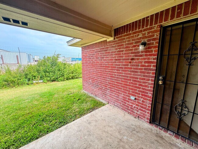 Building Photo - 3805 Ys Pak Ct
