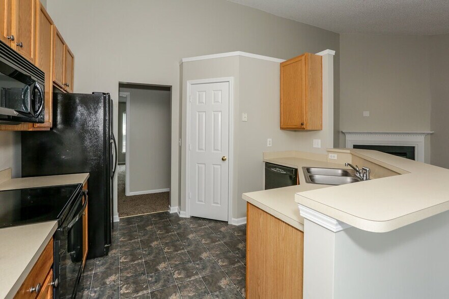 Building Photo - 8445 Angwin Pl