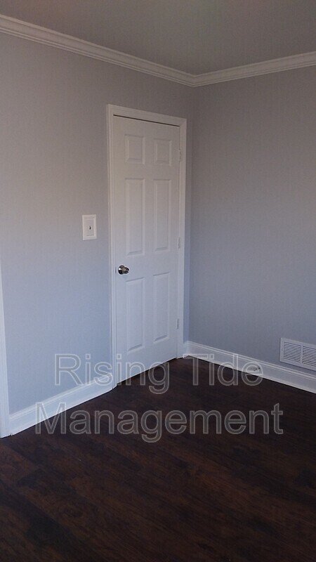Building Photo - 948 Hickory Dr