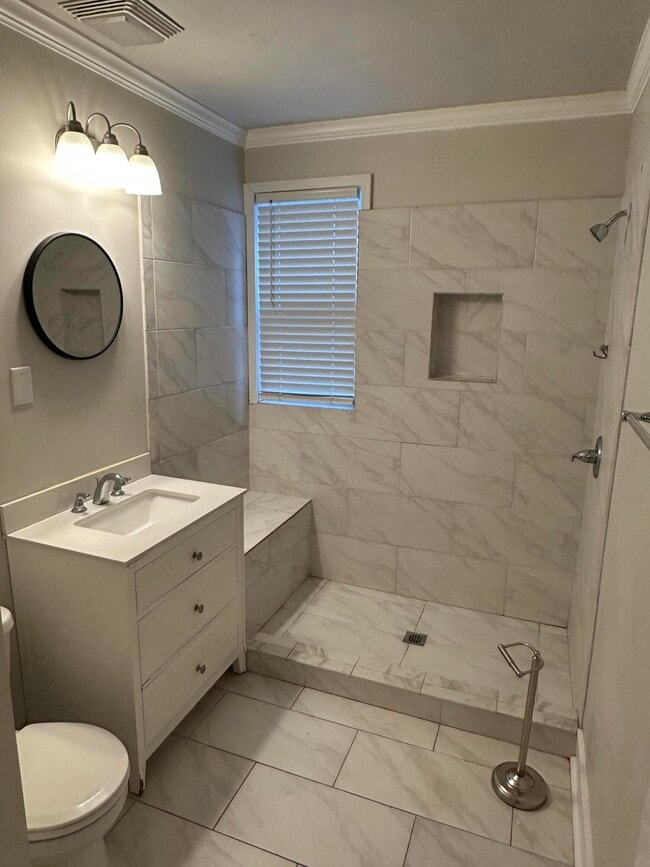 Building Photo - 313 Capital Ave