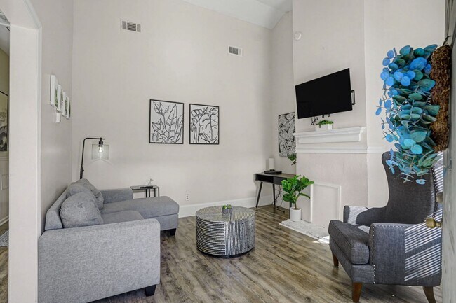 Building Photo - 552 E Macon St