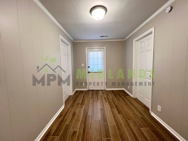 Building Photo - 610 W Hampton Ave