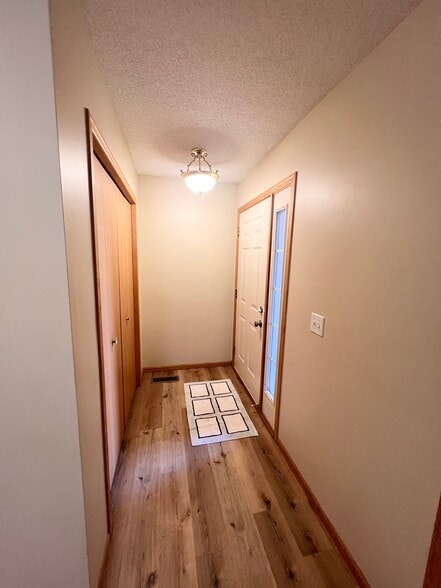Entry - 2151 Cleveland Way S